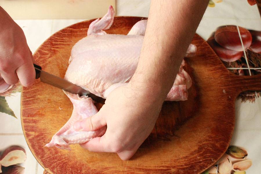 Как разделать курицу экономно. как разделать тушку курицы – пошаговая инструкция с фото