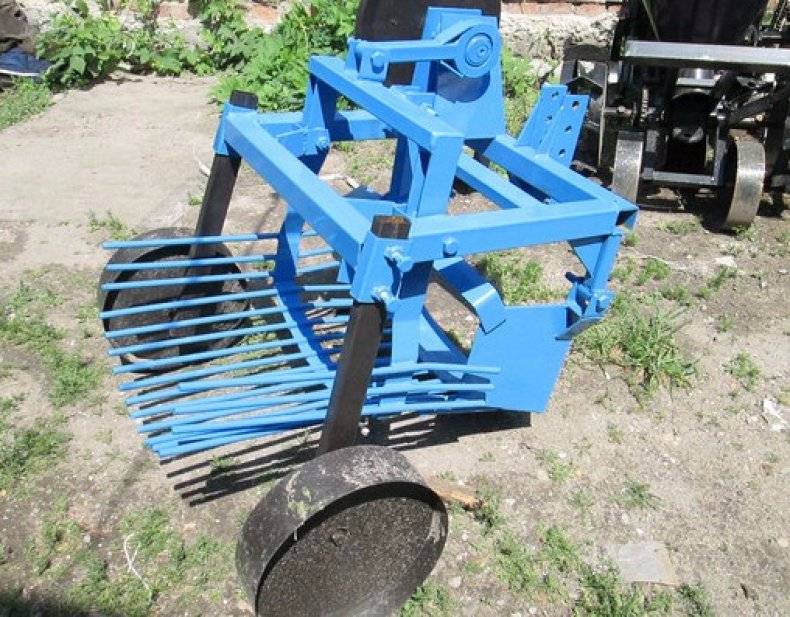 Картофелекопалка для мини-трактора: размеры транспортерных и веерных копалок. уборка картофеля однорядными и вибрационными моделями