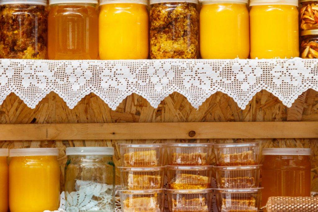 Как хранить мед: его срок годности, условия и температура для домашнего хранения в городской квартире