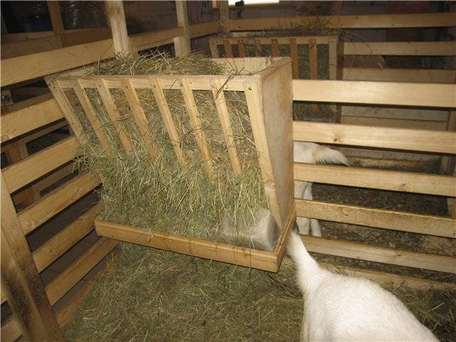 Кормушки для коз под зерно