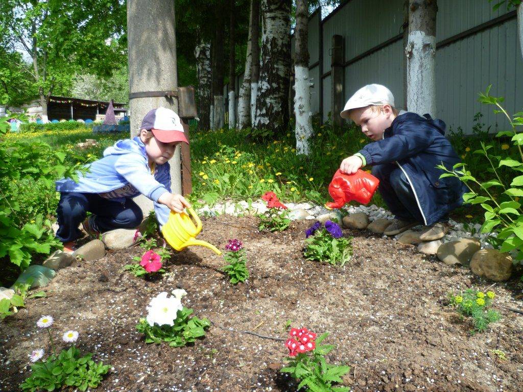 Можно ли в праздник николы летнего 22 мая 2021 года работать на огороде: традиции дня