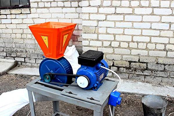 Зернодробилка, сделанная из болгарки или стиральной машины: это миф или реальность