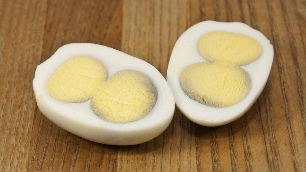 Почему яйца с двумя желтками - какая примета